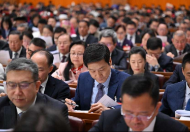 全国人大代表雷军：积极有为推动高质量发展 加速推进“人工智能+”惠及民生