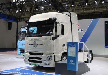 欧洲人抢着要的国产氢能半挂，续航超700km，欧洲版东风天龙GX氢燃料电池牵引车实拍