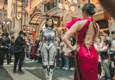 “穿越狂欢节”启幕！上海千古情景区打造沉浸式时空之旅 