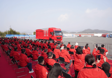 十年同心再启程 东风商用车以客户为核发布KH新品与生态共创蓝图