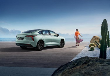 易至汽车羿驰05、秦Plus EV、埃安S，谁是10万级家轿首选？​