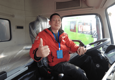 十年天龙情，共赢千万利！东风天龙哥郑雪飞与 60 台东风的创富征途