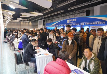 寻觅春天里的新机遇——一场春季招聘会背后的就业新活力