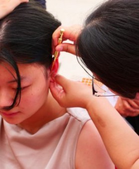 “杏林”花开边疆地 中医服务暖民心