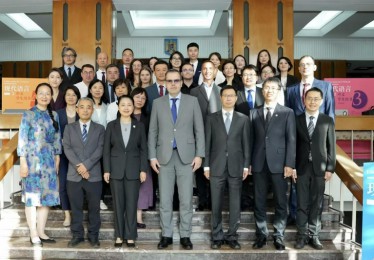 《现代语言2 中文》（罗马尼亚语版）新书发布会在罗马尼亚驻华大使馆举办